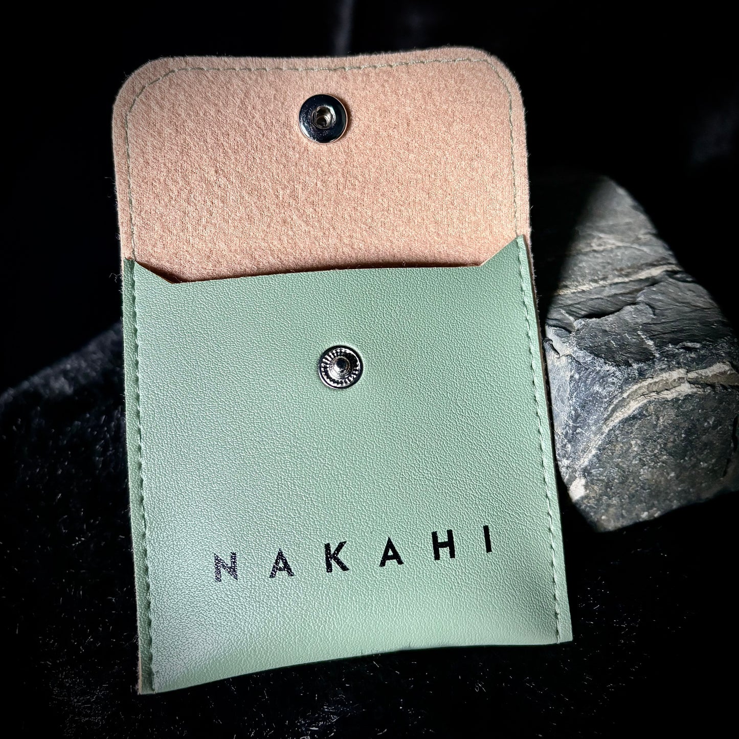 NAKAHI Pochette